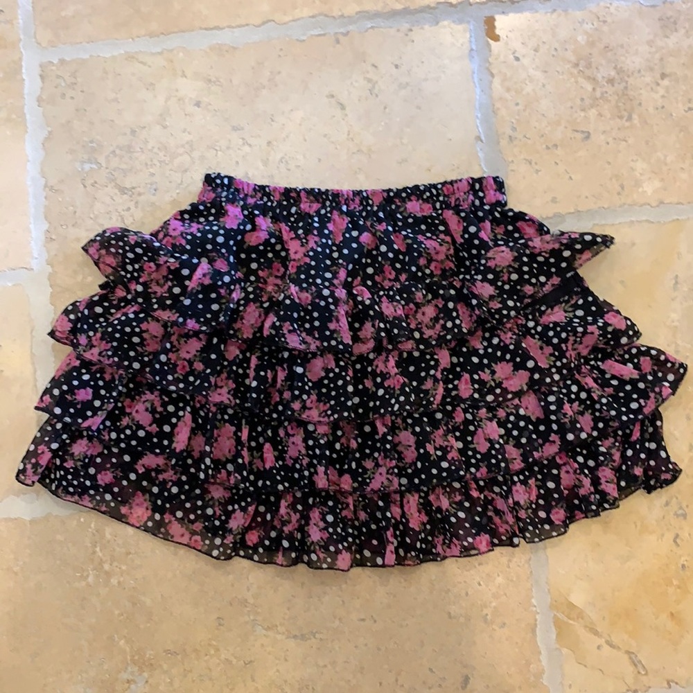 A cute skirt in the brand royal love